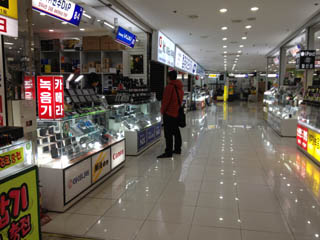 デジカメ屋にて