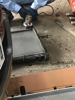 ラジエーター金具